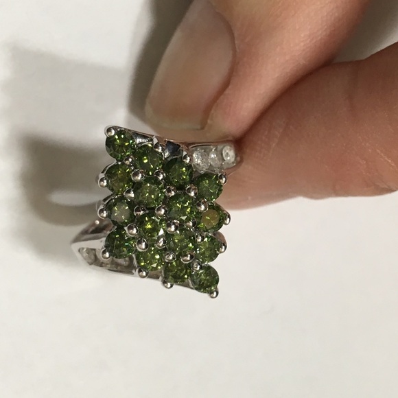 10k White Gold Green Diamond Ring - Picture 1 of 8